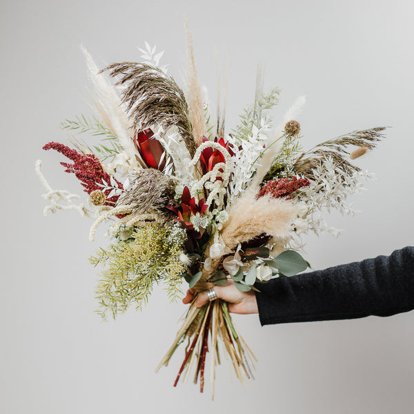 Edinburgh florist offering luxury dried flower bouquets, bohemian bridal floristry, natural fresh and dried flowers, bespoke posies, bouquets and arrangements and wedding flowers