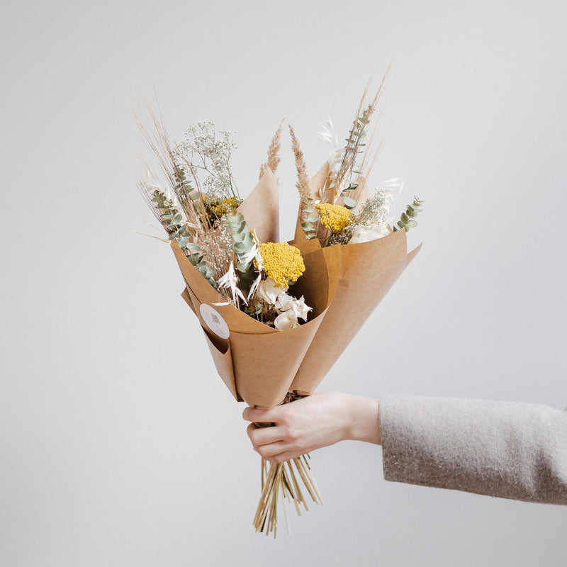Edinburgh florist offering luxury dried flower bouquets, bohemian bridal floristry, natural fresh and dried flowers, bespoke posies, bouquets and arrangements and wedding flowers