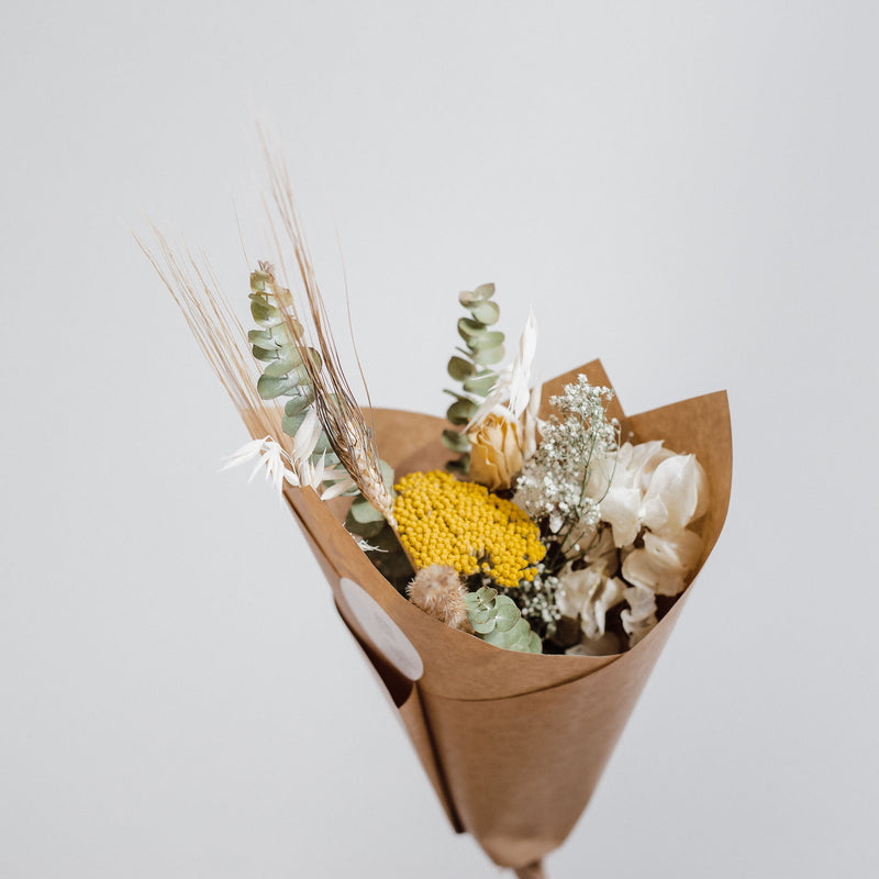 Natural floristry design dried flower posies and bouquets Edinburgh