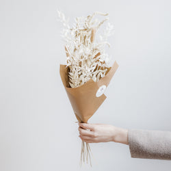 Edinburgh florist offering luxury dried flower bouquets, bohemian bridal floristry, natural fresh and dried flowers, bespoke posies, bouquets and arrangements and wedding flowers